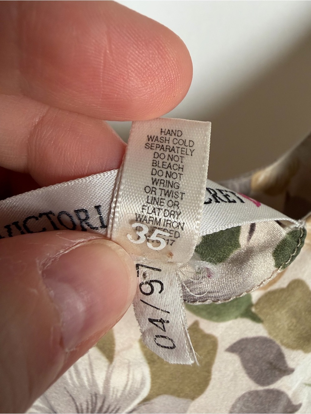 Vintage 90s Y2K Victoria's Secret Floral Silk Tank Top - Cream, Olive & Taupe - Picture 3 of 4